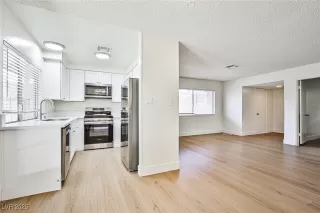 Photo #4: 2718633 Listing