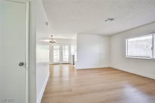 Photo #6: 2718633 Listing