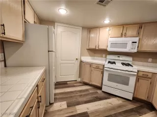 Photo #2: 2718652 Listing 