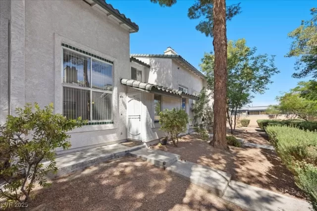 MLS: 2718656 Condo For Sale