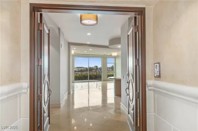 MLS: 2718662 Condo For Sale