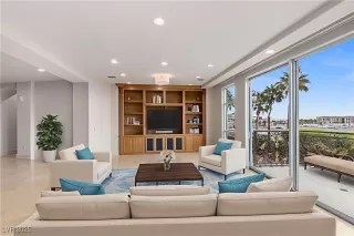 Photo #1: 2718662 Listing