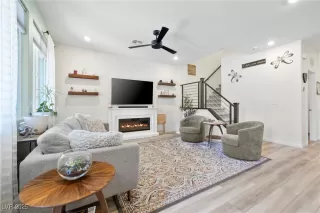 Photo #1: 2718677 Listing 