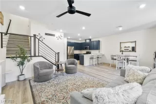 Photo #4: 2718677 Listing 