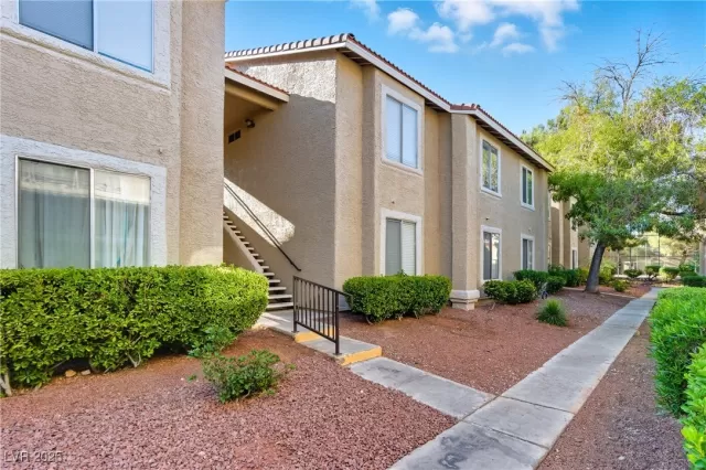 MLS: 2718682 Condo For Sale