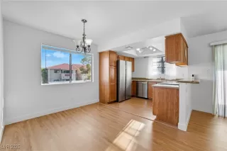 Photo #5: 2718682 Listing 