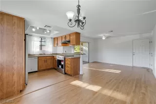 Photo #6: 2718682 Listing 