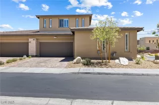 Photo #3: 2718685 Listing