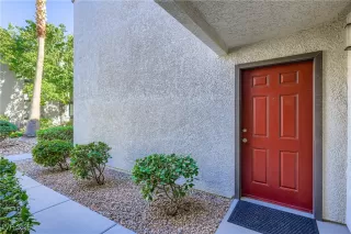 Photo #5: 2718687 Listing