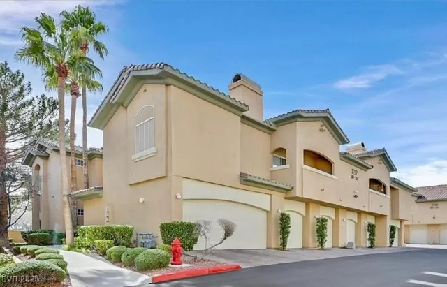 MLS: 2718690 Condo For Sale