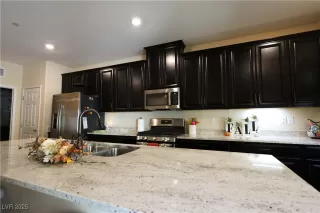 Photo #3: 2718699 Listing