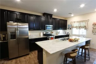 Photo #5: 2718699 Listing