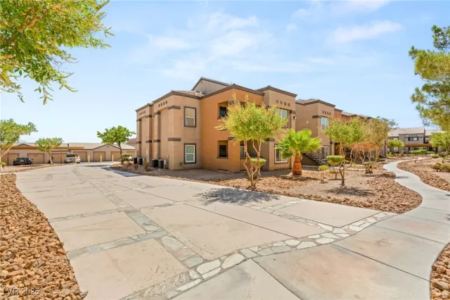 MLS: 2718703 Condo For Sale