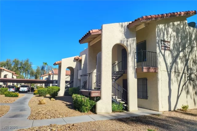 MLS: 2718708 Condo For Sale