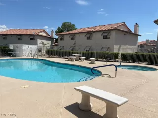 Photo #2: 2718721 Listing 