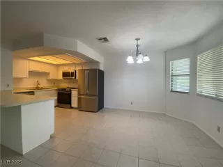 Photo #5: 2718721 Listing 