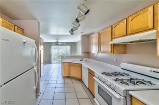 Photo #5: 2718735 Listing 