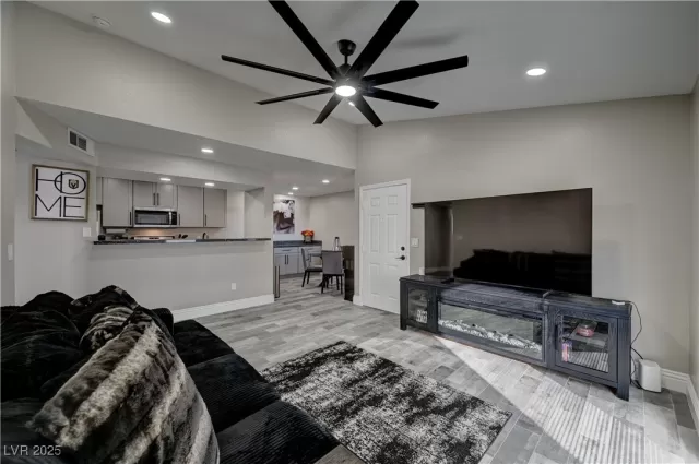 MLS: 2718737 Condo For Sale