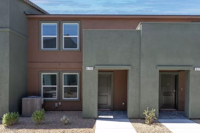 MLS: 2718752 Condo For Sale