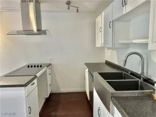 Photo #4: 2718768 Listing