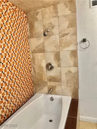 Photo #6: 2718768 Listing