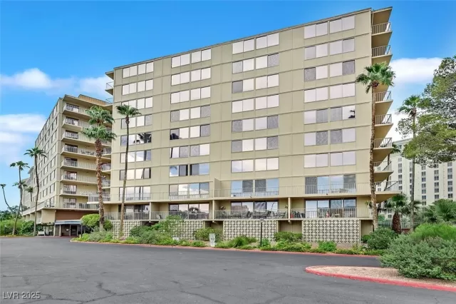 MLS: 2718822 Condo For Sale