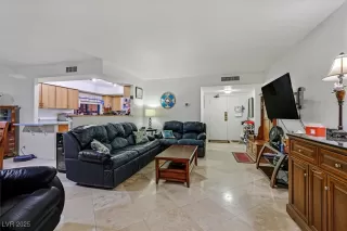 Photo #3: 2718822 Listing 