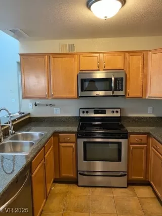 Photo #2: 2718823 Listing 