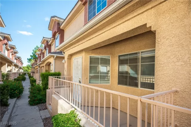 MLS: 2718855 Condo For Sale