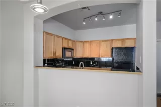 Photo #5: 2718855 Listing