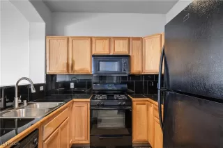 Photo #6: 2718855 Listing