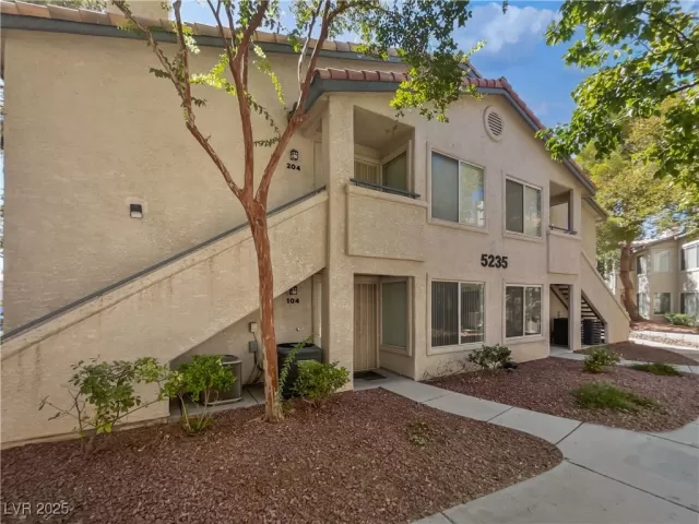 MLS: 2718862 Condo For Sale