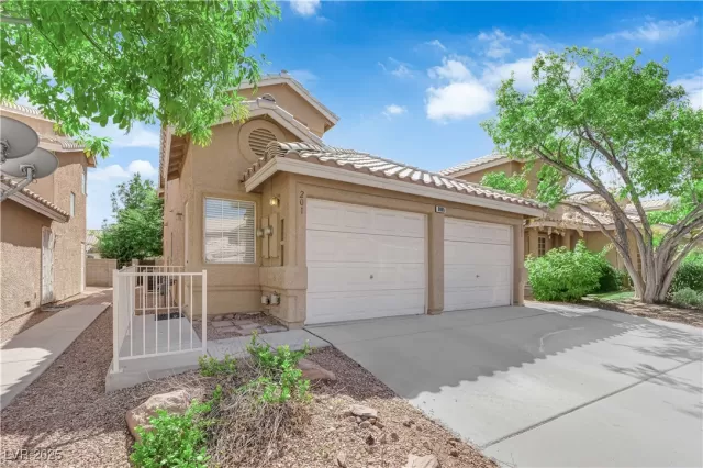 MLS: 2718868 Condo For Sale