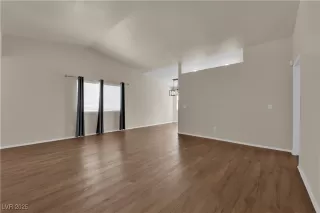 Photo #3: 2718868 Listing 