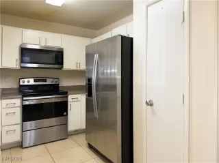 Photo #4: 2718881 Listing 