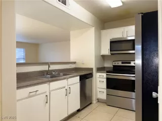 Photo #5: 2718881 Listing 