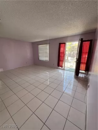 Photo #3: 2718911 Listing