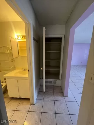 Photo #4: 2718911 Listing