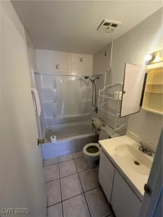 Photo #5: 2718911 Listing