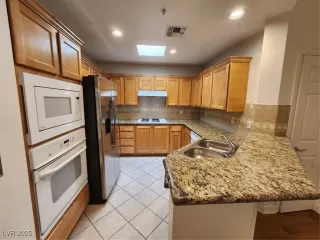 Photo #5: 2718925 Listing 