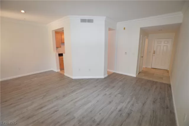 MLS: 2718930 Condo For Sale