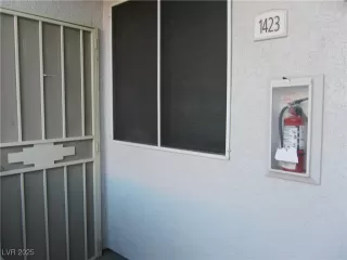 Photo #5: 2718940 Listing