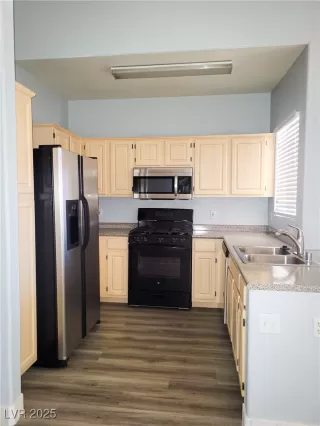 Photo #4: 2718961 Listing 