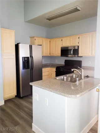 Photo #5: 2718961 Listing 