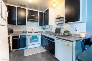 Photo #5: 2718962 Listing 