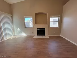 Photo #4: 2718975 Listing 