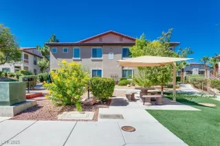 Photo #2: 2718978 Listing 