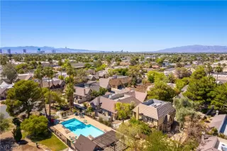 Photo #4: 2718982 Listing 