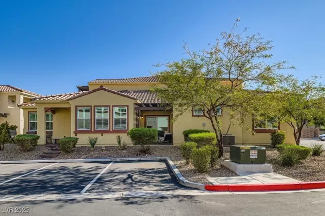 MLS: 2718995 Condo For Sale