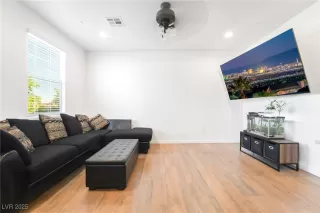 Photo #4: 2719008 Listing